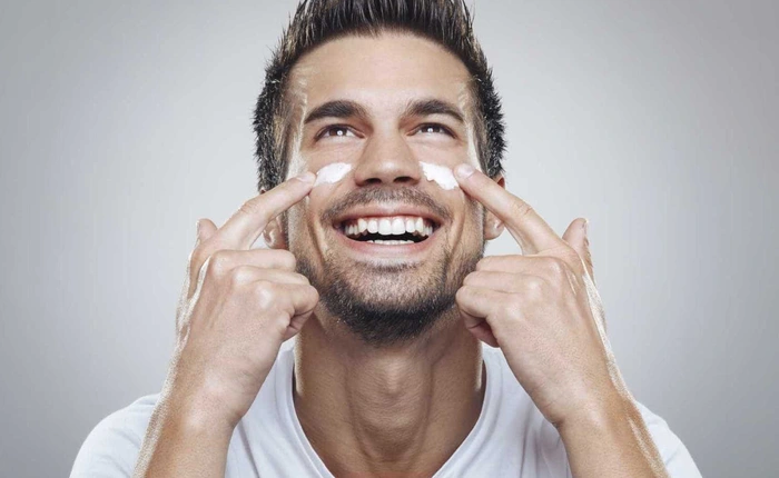 Các chàng trai chưa có 'gấu', nhanh nâng cấp nhan sắc với những món mĩ phẩm 'đa-zi-năng'