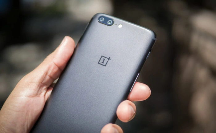 OnePlus 5 gặp lỗi lạ: cứ gọi 911 là máy khởi động lại