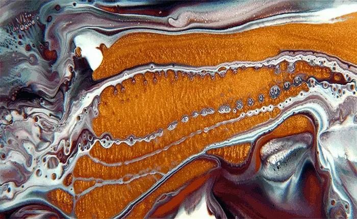 Đoạn video này sẽ cho bạn thấy "cả vũ trụ bỗng chốc thu bé lại" bằng từng giọt sơn, giọt dầu