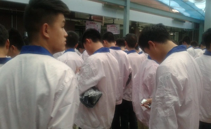 Sinh viên ĐH New York bí mật giả làm công nhân tại nhà máy lắp ráp iPhone và kể lại nhiều chuyện thú vị