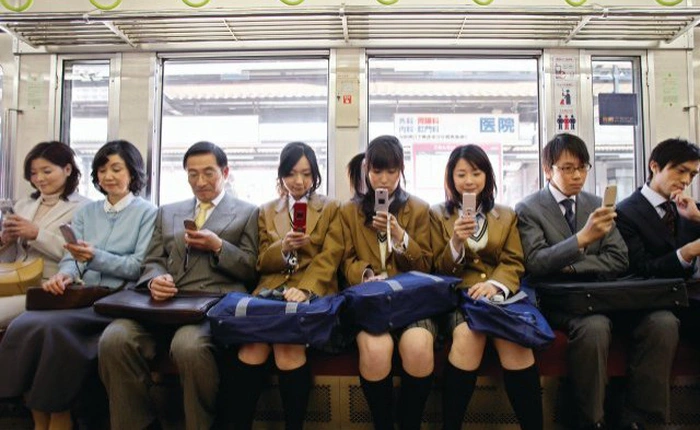 Khó chịu vì bị nhìn trộm điện thoại? Ứng dụng Privacy Shade trên BlackBerry là giải pháp hoàn hảo cho điều đó