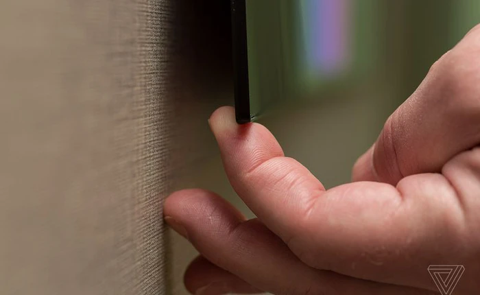 [CES 2017] LG ra mắt TV OLED 4K mỏng nhất thế giới, chỉ như một tờ bìa giấy