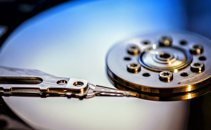 IBM lưu trữ thành công dữ liệu trong một nguyên tử đơn, thu nhỏ kích thước ổ cứng 100.000 lần