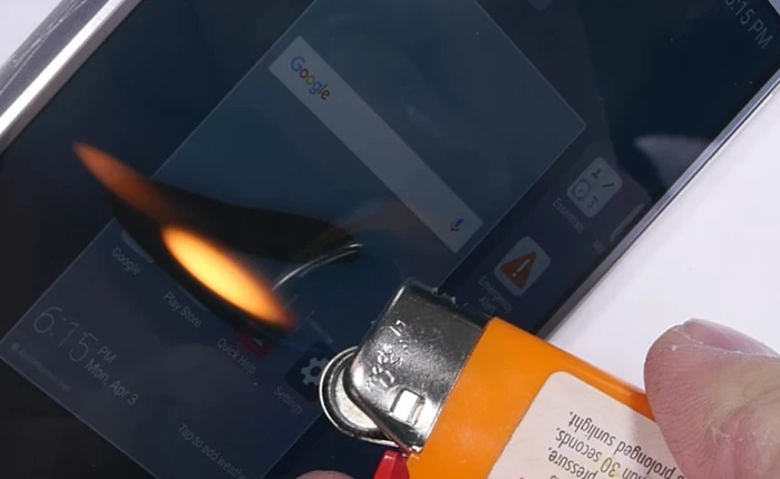 Tra tấn LG G6 bằng thử nghiệm cào xước, đốt màn hình, bẻ cong