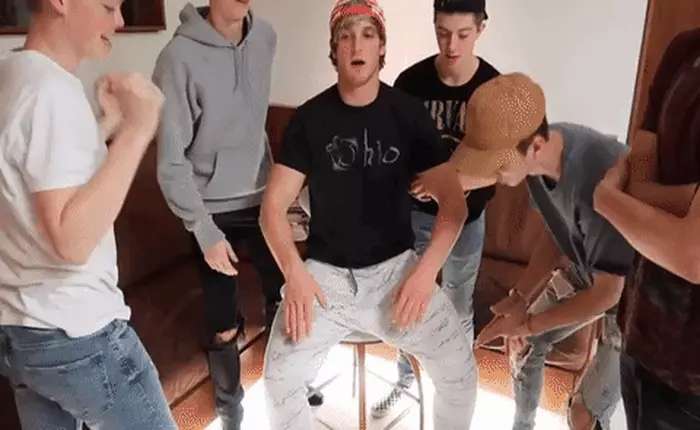 Thử "Finger lift challenge" đi - trào lưu nâng người bí ẩn khiến cả cộng đồng mạng ngơ ngác!