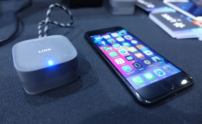 Ổ SSD dung lượng 2TB bé bằng lòng bàn tay, kết nối không dây giải quyết vấn đề lưu trữ trên iPhone