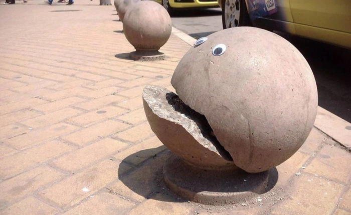 [Vui] Đôi mắt hoạt hình nhảm nhí khiến những thứ hư hỏng trên đường phố trở nên đáng yêu đến lạ thường