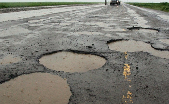 Trong khi Việt Nam vẫn e ngại vật liệu này, người Hà Lan đã đem đi làm nguyên một con đường vừa không lo ổ gà, lại vừa bảo vệ môi trường