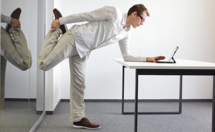 7 bài tập "dễ như uống trà đá" giúp cánh mày râu giảm thiểu tác hại khi ngồi nhiều