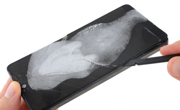 Essential Phone của cha đẻ Android là chiếc smartphone khó sửa chữa nhất trong lịch sử theo đánh giá của iFixit