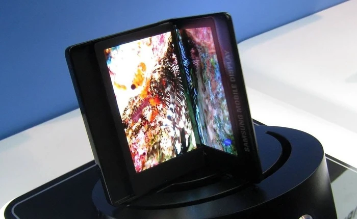 Giám đốc Samsung tiết lộ sẽ có Galaxy Note nắp gập vào đầu năm 2018