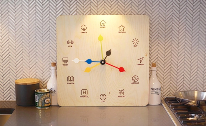 Bảo bối bước ra từ truyện Harry Potter: Chiếc đồng hồ có thể báo vị trí của từng thành viên trong nhà