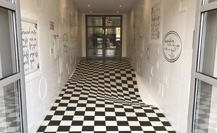 Đỉnh cao sáng tạo: dùng ảo ảnh để ngăn người ta chạy trong hành lang