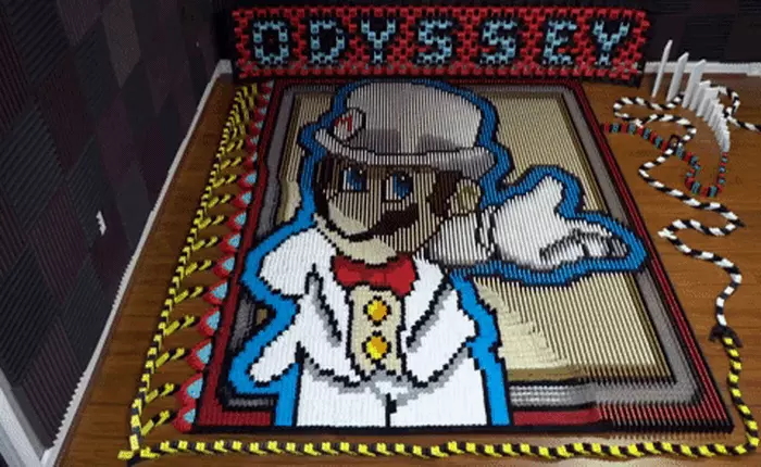 Sau 2 tháng và 148.777 mảnh domino, anh chàng này có màn ăn mừng game Super Mario Odyssey không thể hoành tráng hơn