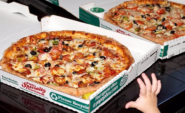 7 năm trước, một lập trình viên đã mua 2 chiếc bánh pizza với giá 10.000 Bitcoin