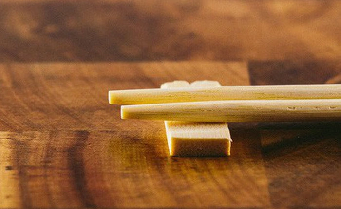 Chỉ thay đổi một chút ở đôi đũa mà cô gái gốc Nhật này đã kiếm hơn 4,5 tỷ đồng doanh thu mỗi tháng ở Mỹ