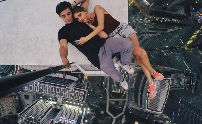 [Rùng mình] Xem ảnh selfies của cặp đôi này xong, bạn sẽ tự hỏi liệu họ còn sống hay không?