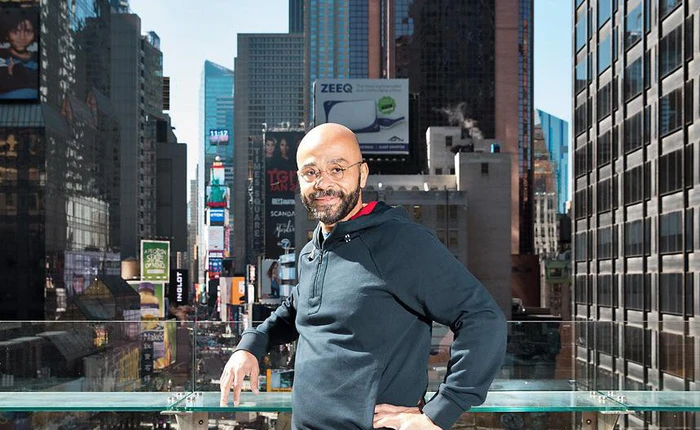 Mất đi người con trai yêu quý, vị giám đốc Google X tạo nên một "phương trình hạnh phúc" để tự mình vượt qua đau buồn