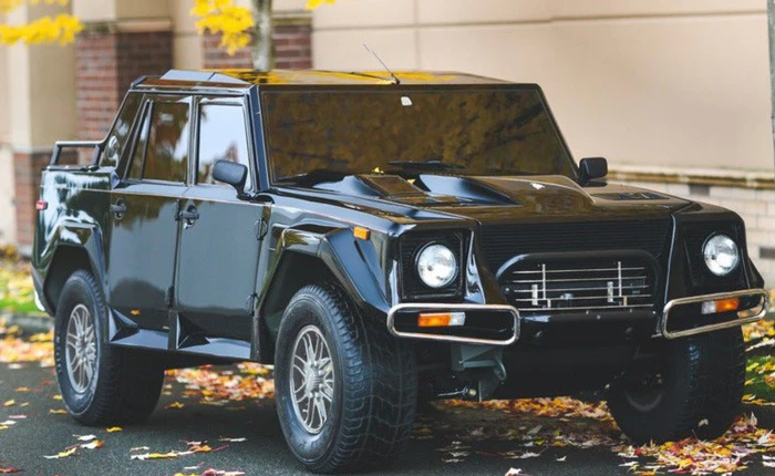 Không phải Urus, chiếc SUV đầu tiên của Lamborghini vừa được bán với giá 467.000 USD