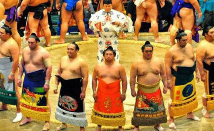 Thế giới "u ám" của võ sĩ sumo tại Nhật: Không lương, không điện thoại, không bạn gái