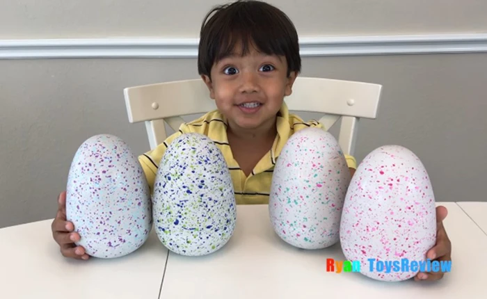 Review đồ chơi trên Youtube, cậu bé 6 tuổi kiếm 11 triệu USD mỗi năm