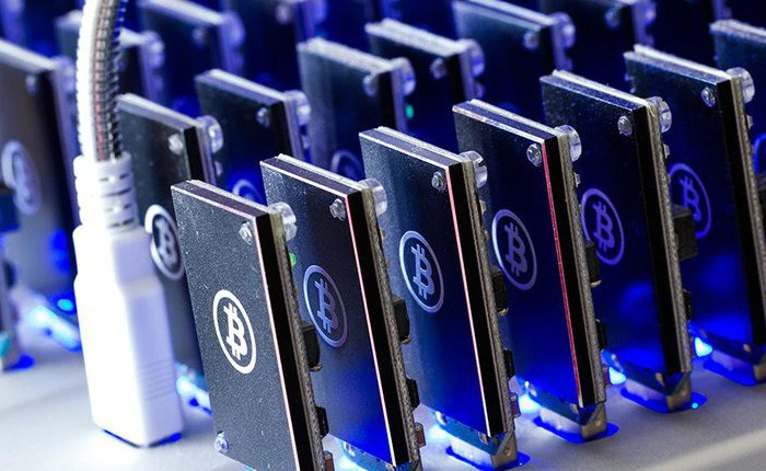 Dùng điện và máy tính của công ty để đào bitcoin, nhân viên Bộ Giáo dục Mỹ bị tóm sau chưa đầy một tháng