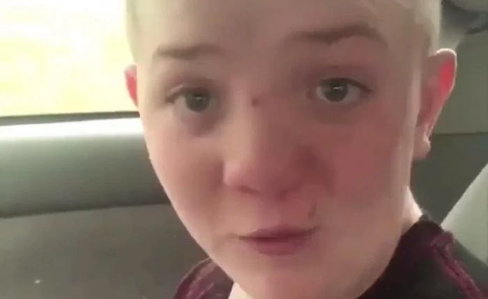 Lên mạng cầu cứu vì bị bắt nạt, cậu bé đáng thương được cả Internet đứng lên ủng hộ