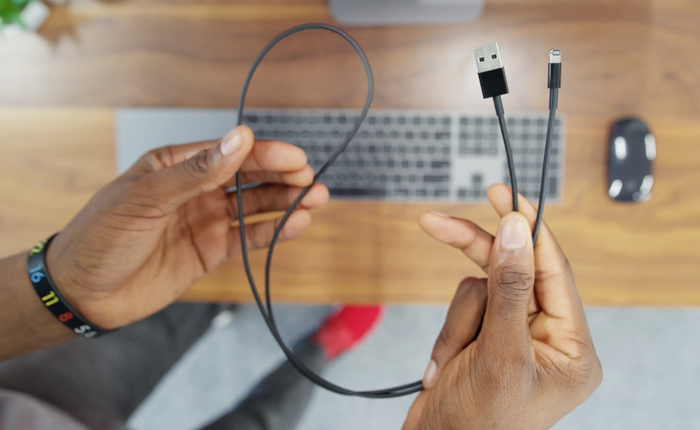 Apple lần đầu trình làng cáp sạc Lightning màu đen, chỉ có thể sở hữu bằng cách bỏ 5.000 USD mua iMac Pro