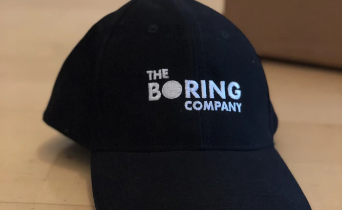 Đập hộp, trên đầu chiếc mũ siêu nhàm chán giá 20 USD, số lượng hạn chế của Elon Musk