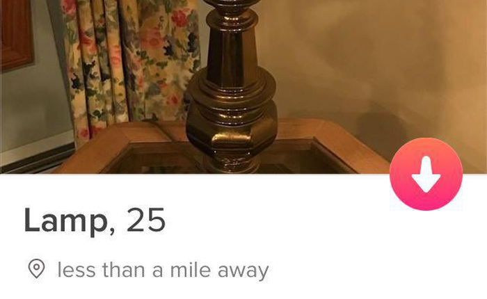 Dùng Tinder để... bán đèn, cô gái được vô số anh chàng để ý