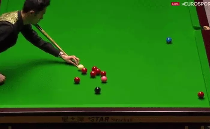 Cơ thủ Trung Quốc biểu diễn pha đánh bida "siêu dị" chưa ai từng nhìn thấy bao giờ