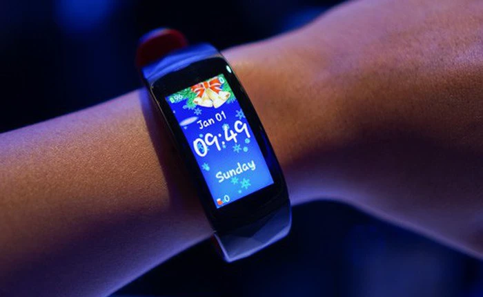 Samsung giới thiệu vòng đeo thông minh Gear Fit2 Pro: dùng màn hình cong Super AMOLED, kháng nước tốt hơn, giá 4,2 triệu đồng