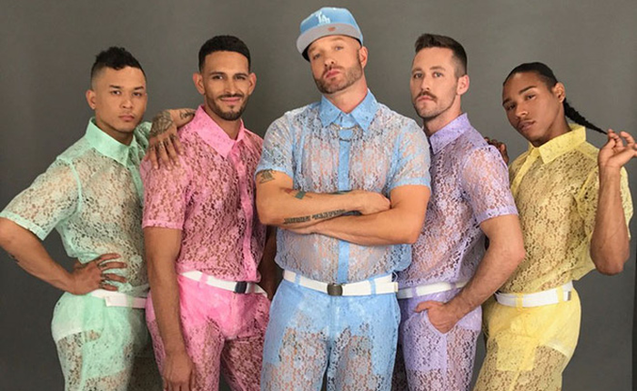 Cùng nhìn lại những món đồ thời trang khó đỡ nhất năm 2017