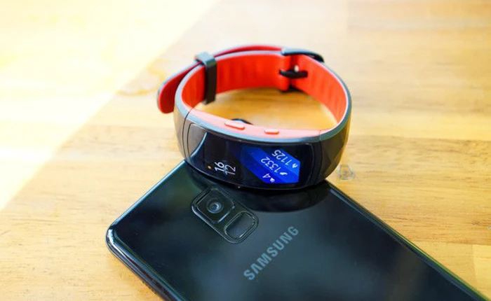 Trên tay vòng đeo tay thông minh Gear Fit2 Pro: Thiết kế khỏe khoắn, nhiều ứng dụng hỗ trợ và kháng nước rất tốt