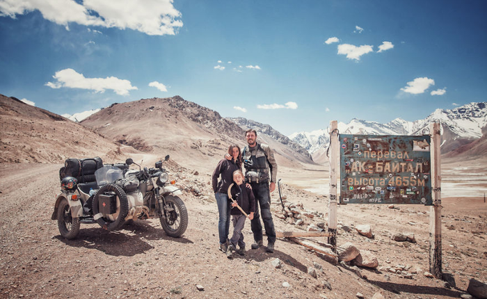 Bộ ảnh du lịch gia đình tuyệt đẹp: Đưa con trai 6 tuổi đi 26.000km qua 12 quốc gia bằng mô tô ba bánh