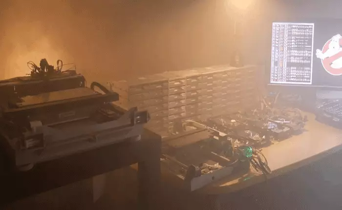 Đừng tưởng ổ đĩa mềm đã là món đồ vô dụng, đây chính là dàn nhạc được dựng nên từ "cổ vật" thời đại trước