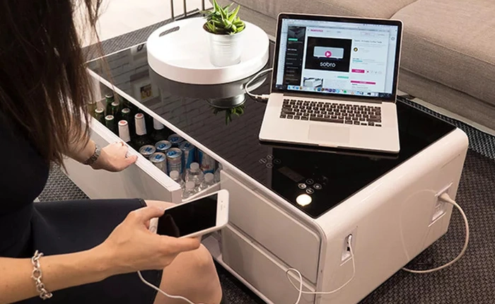 Chiêm ngưỡng chiếc bàn trong mơ của dân văn phòng: cafe, tủ lạnh, nghe nhạc, đèn LED... đủ mọi chức năng gói gọn bên trong