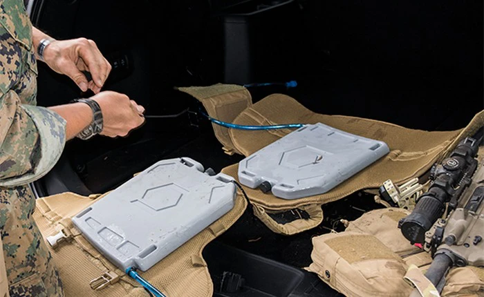 Bình nước kiêm tấm giáp của lính Mỹ: giải khát, giải nhiệt, giữ ấm ngay trên chiến trường, dùng nước đá để tăng độ chống đạn