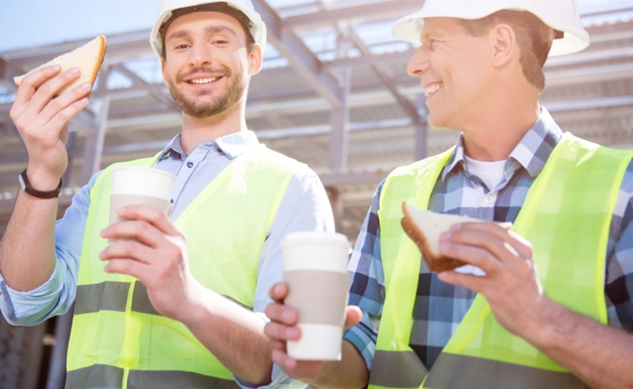 Mùa Tết này bạn nên ngồi, đứng hay nằm trong khi ăn thì tốt nhất?