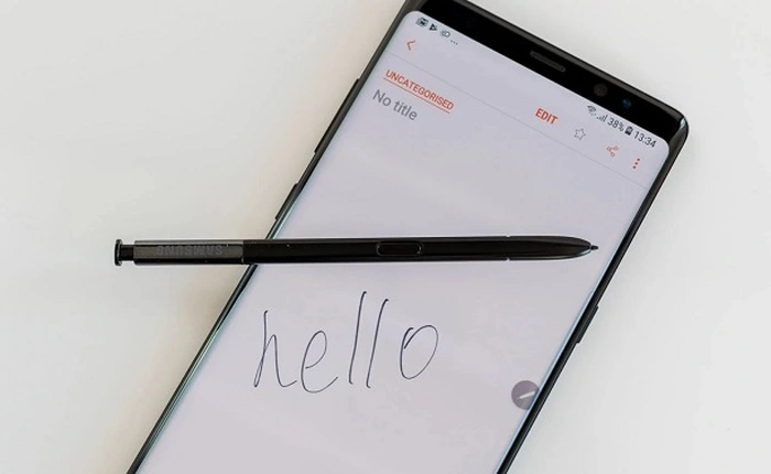 Như thế, Samsung đã ra mắt liền 2 tượng đài thiết kế trong 2 năm liên tiếp