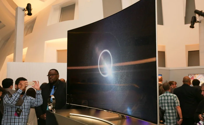 Trong khi LG, Sony từ bỏ TV màn hình cong thì Samsung vẫn kiên cường bám trụ: chuẩn bị ra mắt 22 mẫu mới