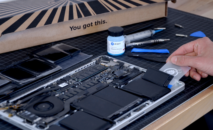 Sau 5 năm trời, cuối cùng người ta đã tìm ra cách tháo gỡ pin MacBook khỏi vỏ dễ dàng