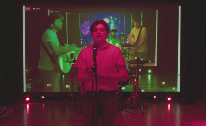 Đoạn video âm nhạc khiến cả cộng đồng mạng phát sốt vì biến thảm họa "lag" thành một tác phẩm nghệ thuật tuyệt vời