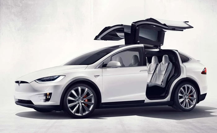 Cùng xem Tesla Model X bảo đảm an toàn tuyệt đối cho người lái ngay cả khi không ở chế độ Autopilot