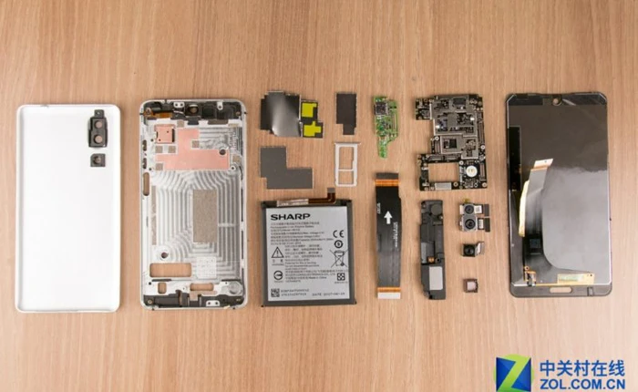 Cùng xem màn "mổ bụng" smartphone không viền Sharp AQUOS S2: rất dễ sửa chữa