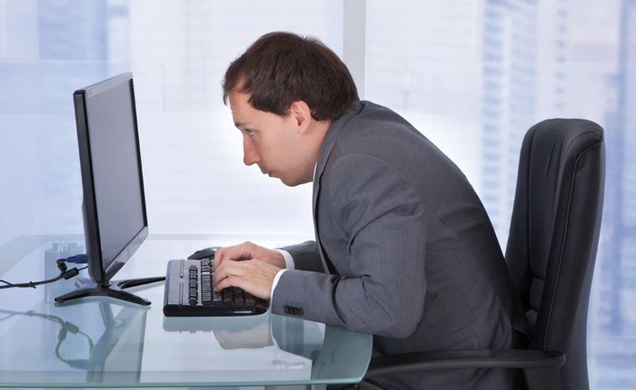 Đơn giản là ngồi thẳng lưng dậy, bạn sẽ cải thiện được cả sức khỏe lẫn sự nghiệp của mình