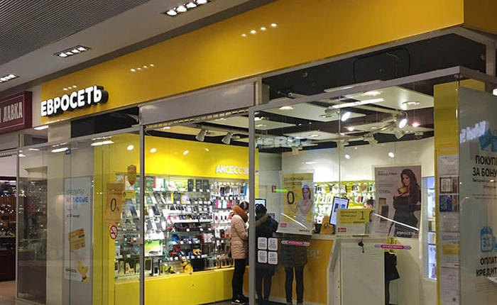 Mua iPhone X ở Việt Nam quá sướng, ở Nga tôi đã phải mời cả cảnh sát đến mà cửa hàng vẫn không chịu bán đây này! (P2)