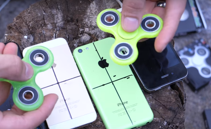 Anh chàng này đục thủng iPhone 7 để biến nó thành Fidget Spinner độc nhất vô nhị trên thế giới, tất nhiên là hỏng máy