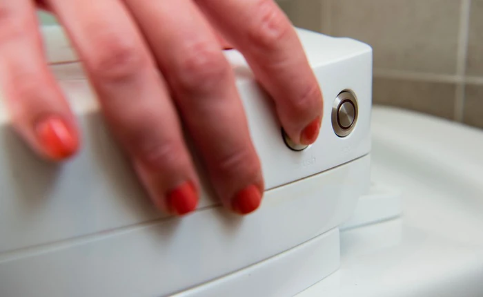 Không phải tự tay lau rửa bồn cầu nữa rồi, tất cả là nhờ sản phẩm mới trên Kickstarter này