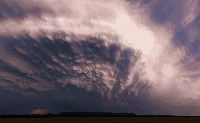 Anh chàng bỏ ra 3 tháng để chụp 90.000 tấm ảnh và tạo ra video cơn thịnh nộ của Mẹ Thiên nhiên không thể ấn tượng hơn